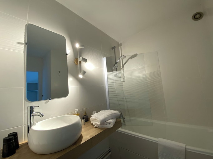 Bathroom 3, Logis Hotel Medieval, Montelimar Nord, Ardèche
