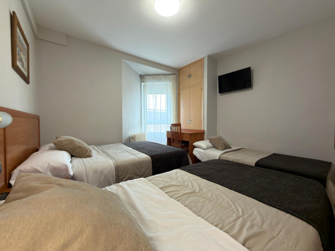 Bedroom 2, Hostal Restaurante Irunako, Burgos