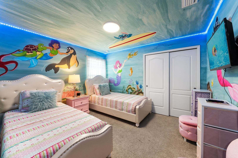 Room 4, Spacious Resort Home for Large Groups Near Disney, Osceola