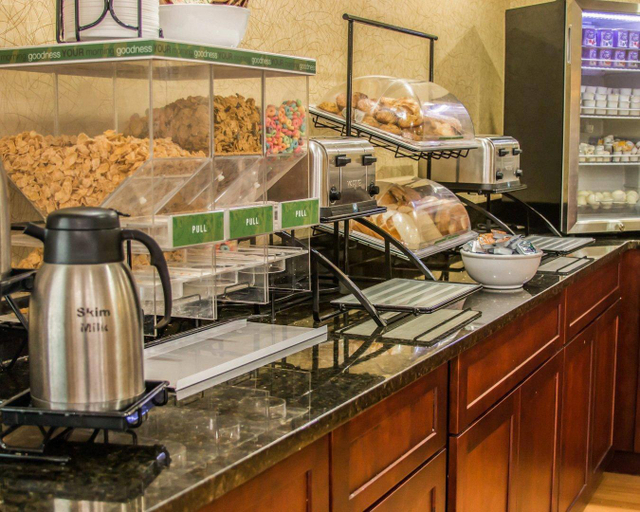 Food & Drinks 4, Comfort Inn Birch Run - Frankenmuth, Saginaw