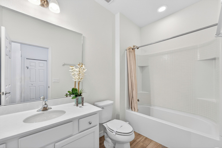 Bathroom 2, Twilight Haven Sleeps 39!, Polk