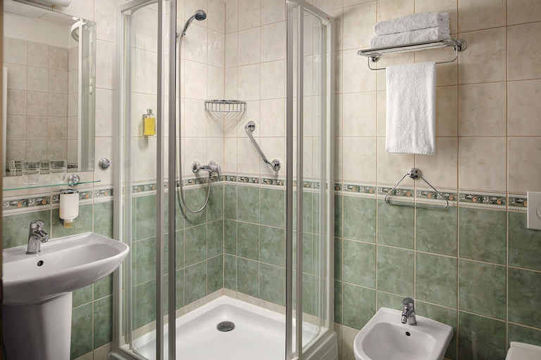 Bathroom 4, Alqush Downtown Hotel, Praha 2
