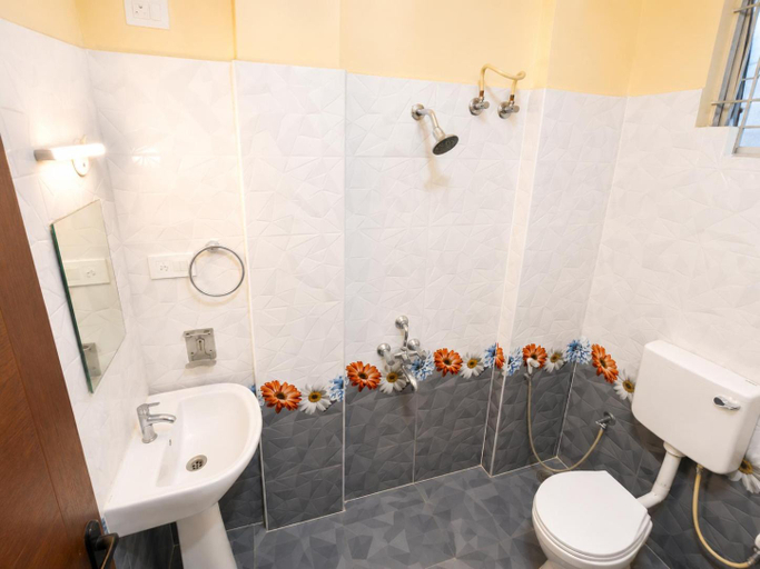 Bathroom, Hotel Pallavi Grand, Bangalore
