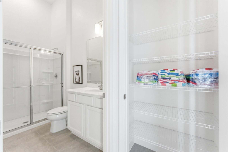 Bathroom 2, Paradiso's Luxurious New Home w 15 Ensuites, Orange