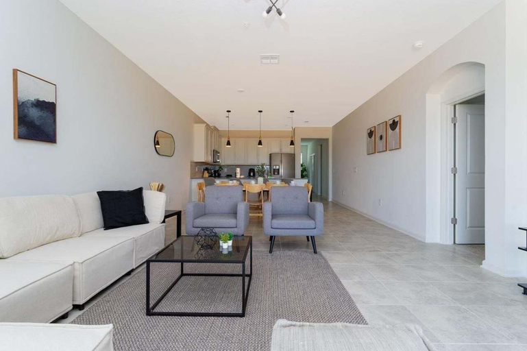 Living area 2, Townhouse 3 BR, 2.5 BA Villa Sleeps 10!, Osceola