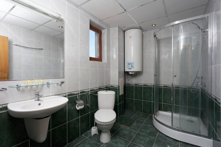 Bathroom 4, Hotel Vemara Club, Byala