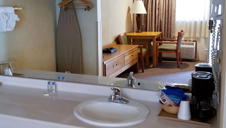 Bathroom 3, Magnuson Hotel Ely, White Pine