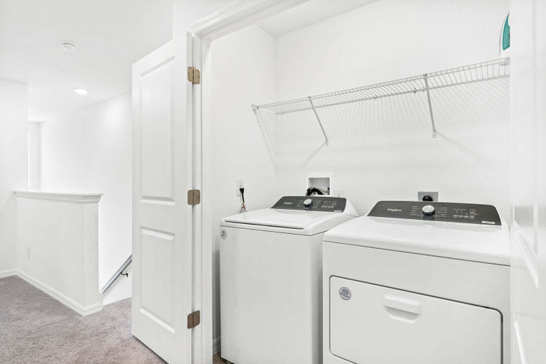 Laundry, Lovely Townhome Sleeps 8, Polk