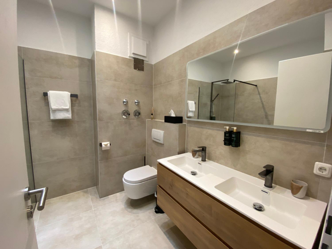 Bathroom 4, Vienna House by Wyndham Frankfurt South, Frankfurt am Main