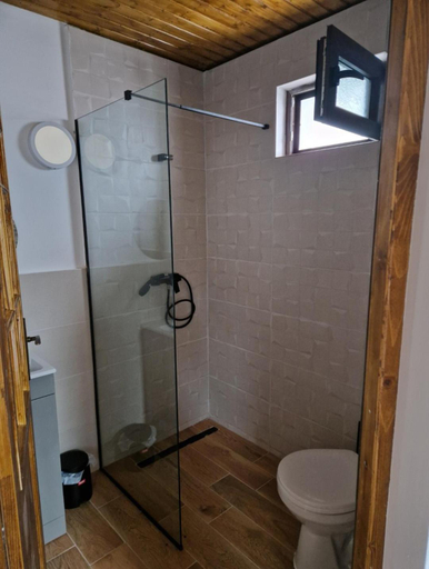 Bathroom 4, Complex Alena, Novaci