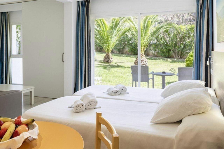Bedroom 4, Puerto Azul Suite Hotel, Baleares