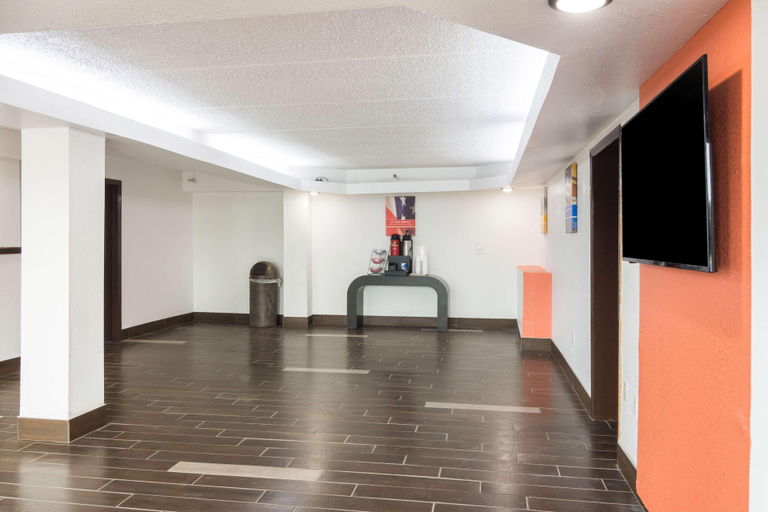 Public Area 2, Motel 6 Macon, GA, Bibb