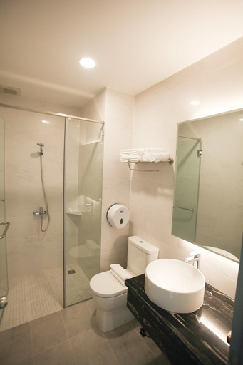 Bathroom 4, Fide Hotel, District 7
