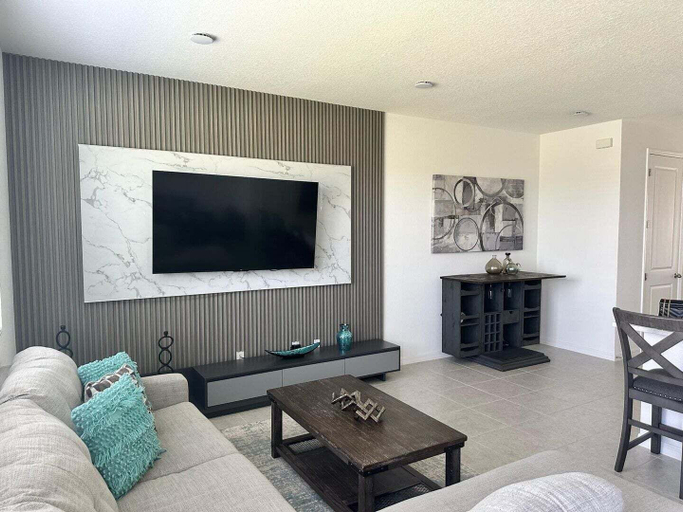 Living area 4, Villa 3 BR, 2.5 BA Sleeps 8!, Polk