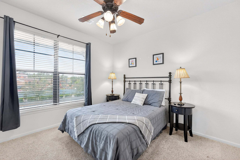 Room 3, Charming Family-friendly Condo Near Disney w Pool & Balcony, Polk