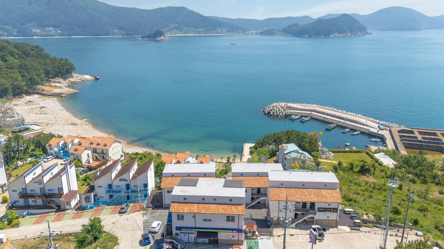 Exterior & Views 2, Geoje Badageurigo Pension, Geoje