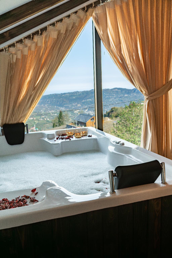 Bathroom 3, Poison Garden Suite & SPA, Merkez