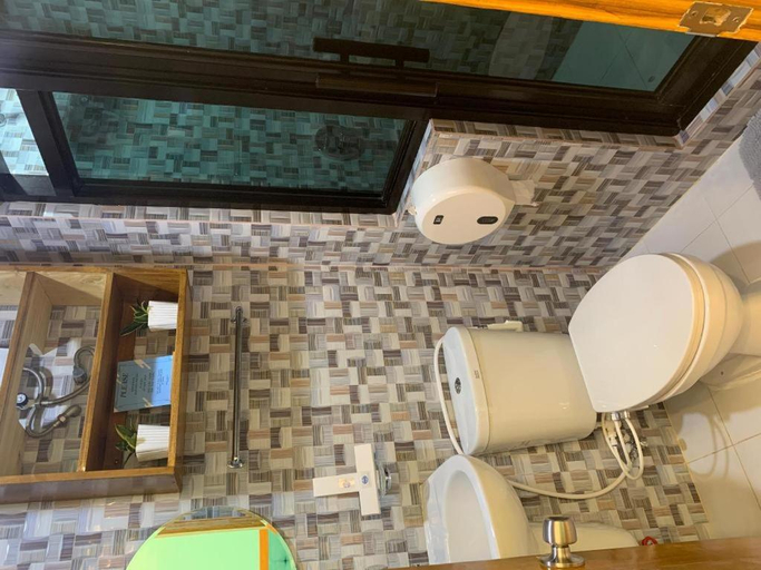 Bathroom 4, Alona Mariners Resort, Panglao