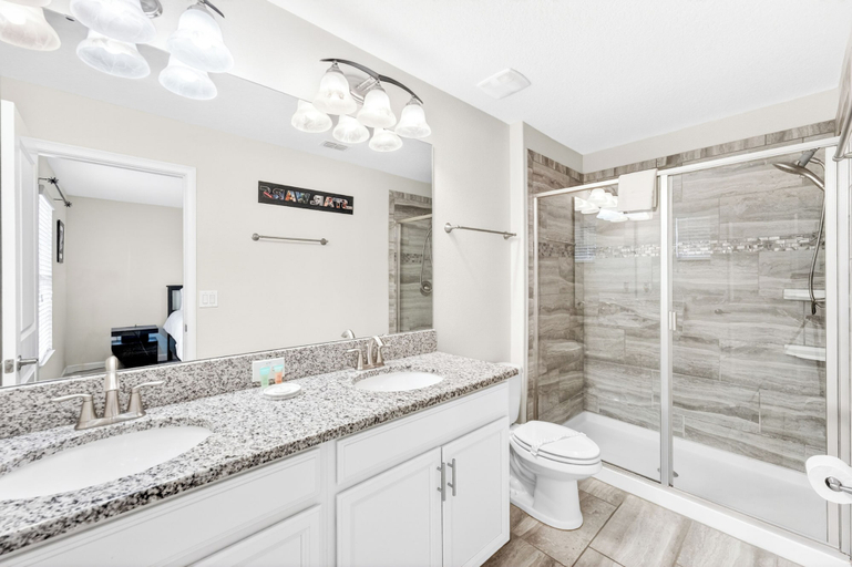 Bathroom 3, Exclusive 6BR Solterra Retreat 14 Guests Walk to Pool & Lazy River, Polk