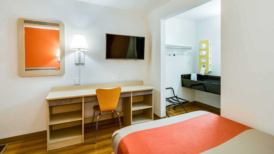 Bedroom 5, Motel 6 Schiller Park, Il - Chicago O'Hare GA, Cook