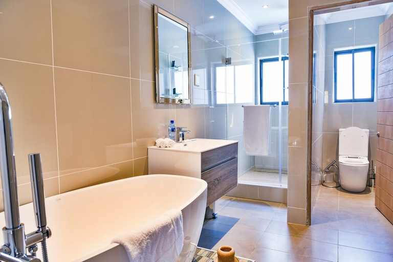 Bathroom 4, Kwantu Game Reserve, Nelson Mandela Bay