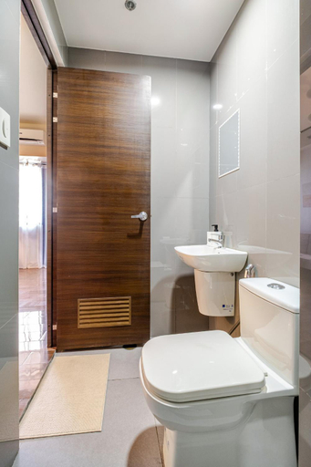 Bathroom, Modern 2BR Condo Makati with Netflix & Wifi, Makati City