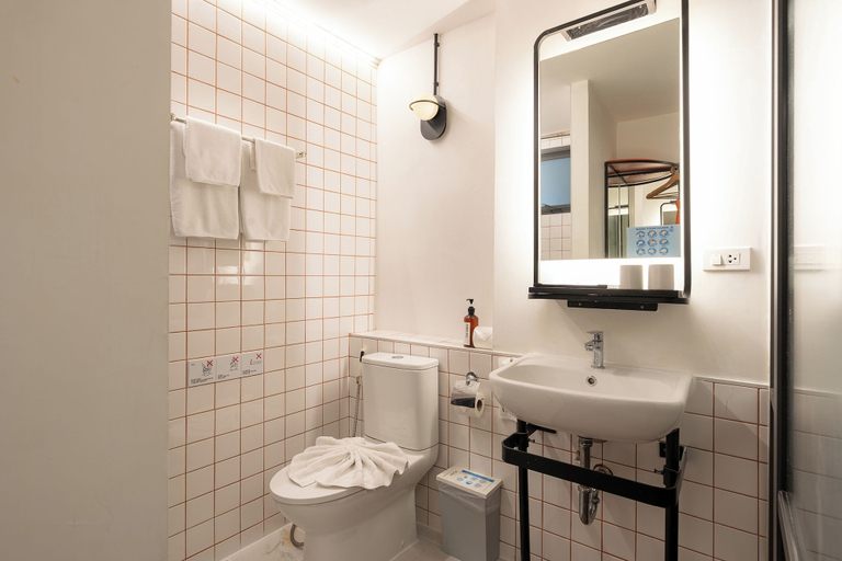 Bathroom 4, Wonderwall Hotel, Muang Chiang Mai