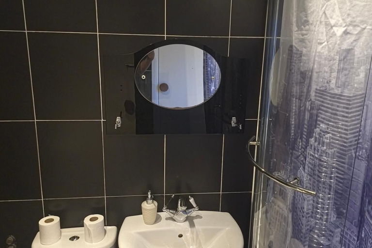 Bathroom 3, 6 Bed House Sleeps 13 - Private Garden, Bristol
