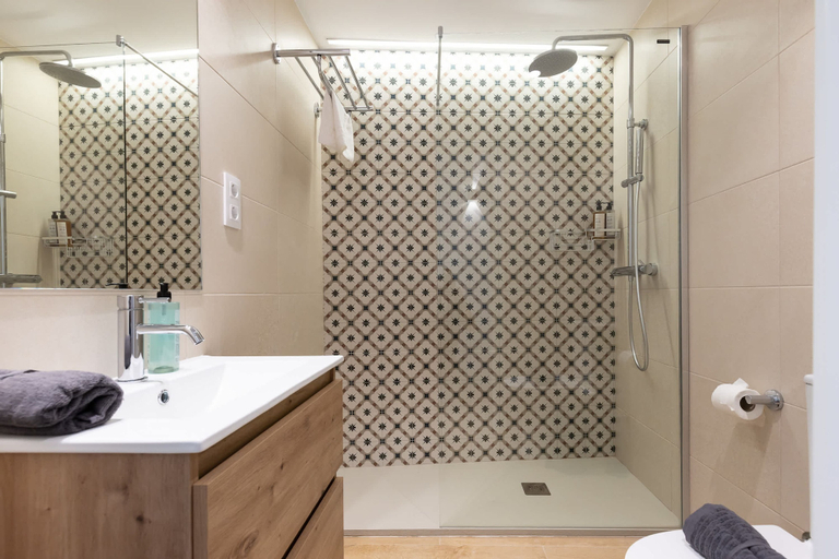 Room 5, Merceria 3 by Unik Tarragona, Tarragona