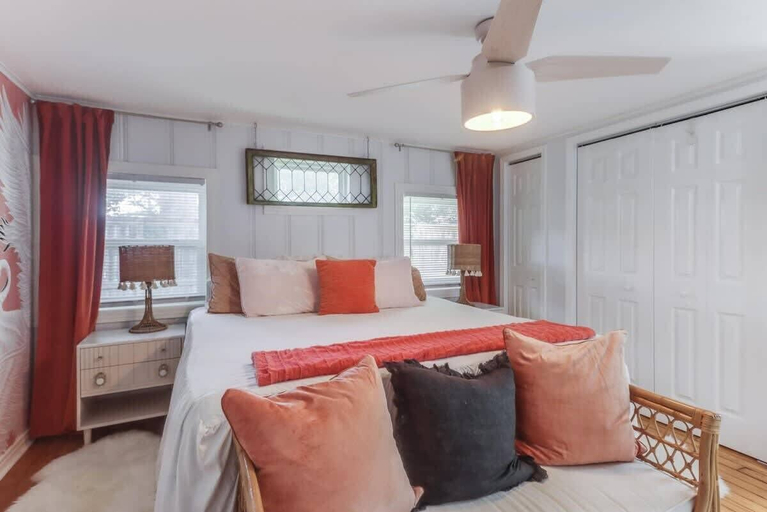 Room 5, The Cabana on the Coast, Harrison