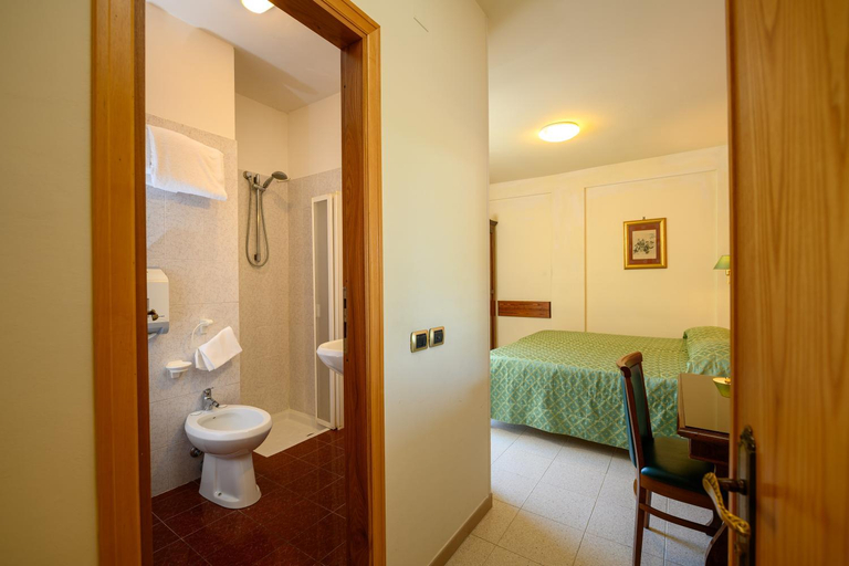 Bathroom 3, Campiglione Hotel, Perugia