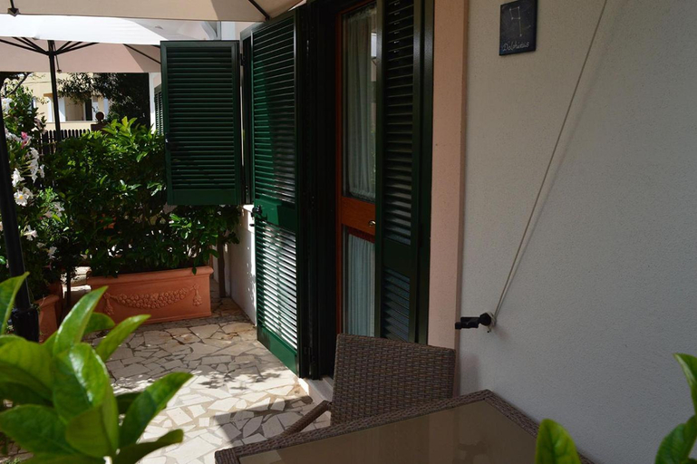 Others 3, Casa di Arturo, Latina