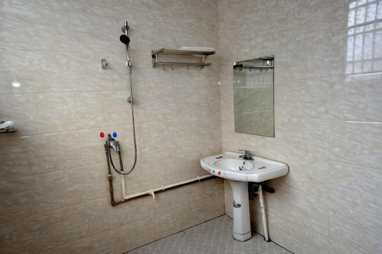 Bathroom 4, Huangyao Xinyi Inn, Hezhou