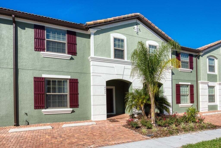 Exterior 2, Spacious 5-bedroom Villa With Private Pool in Davenport, Polk