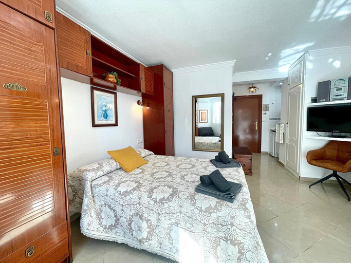 Room 5, Terrasol Plazamar 3-6, Málaga