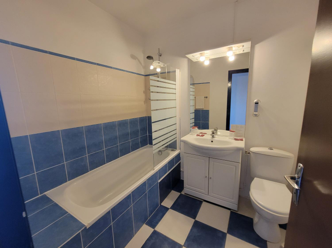 Bathroom 3, Ocean et Foret, Charente-Maritime