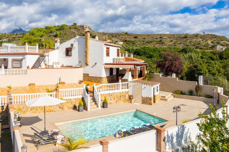 Room 1, Villa Los Naranjos With 3 Bedrooms and 2 Bathrooms, Málaga