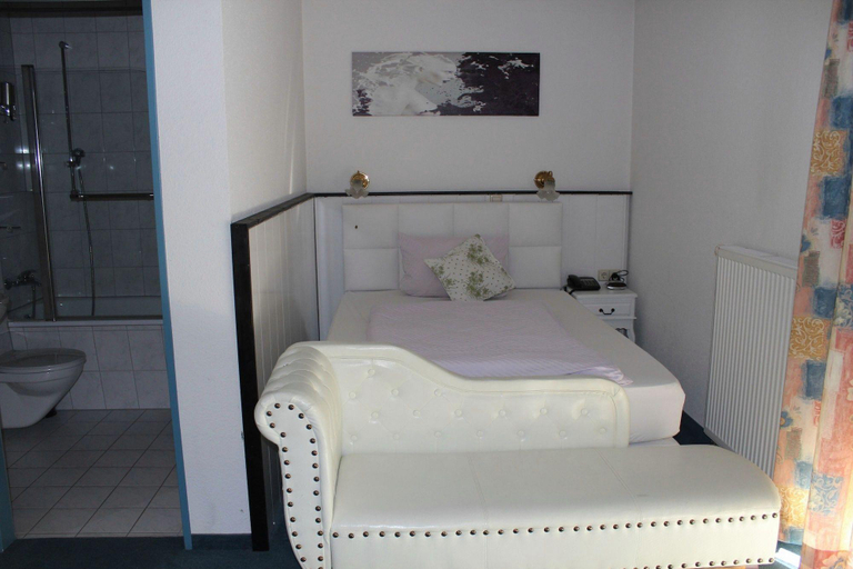Bedroom 3, Hotel zum Goldenen Wagen, Lörrach