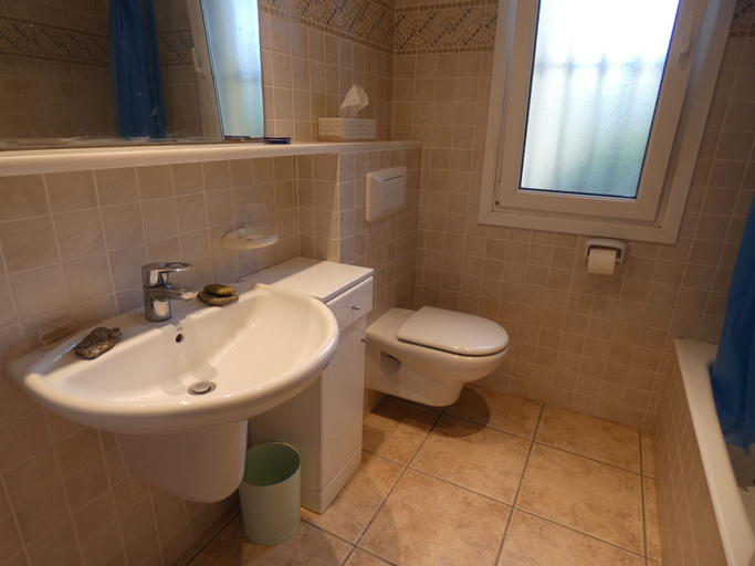 Room 5, Ch103 in Oliva With 3 Bedrooms and 2 Bathrooms, Valencia