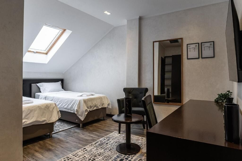 Room 2, Hotel Astral, Ruma
