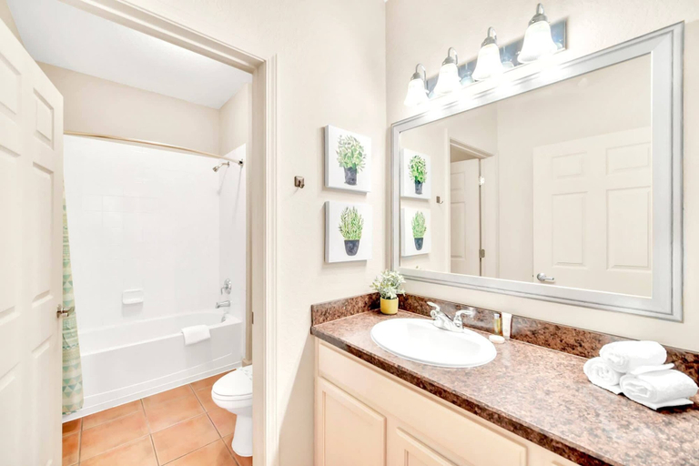 Bathroom, Upstay - Condo w Pool - Near Disney!, Orange