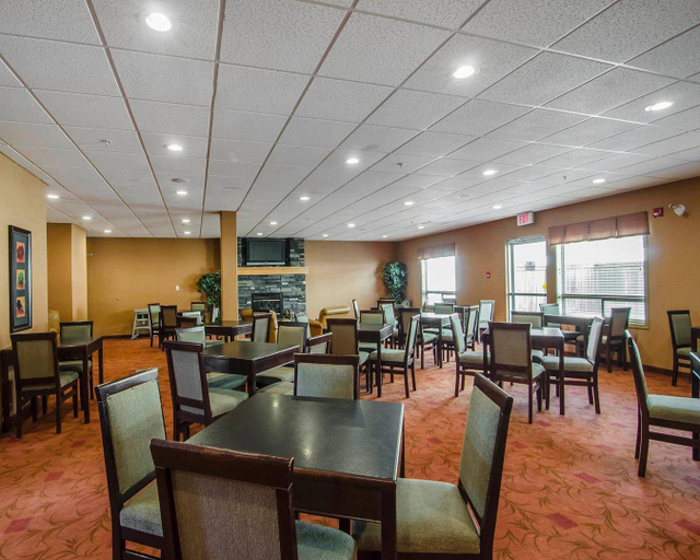 Food & Drinks 3, Quality Inn & Suites Grand Prairie, Division No. 19