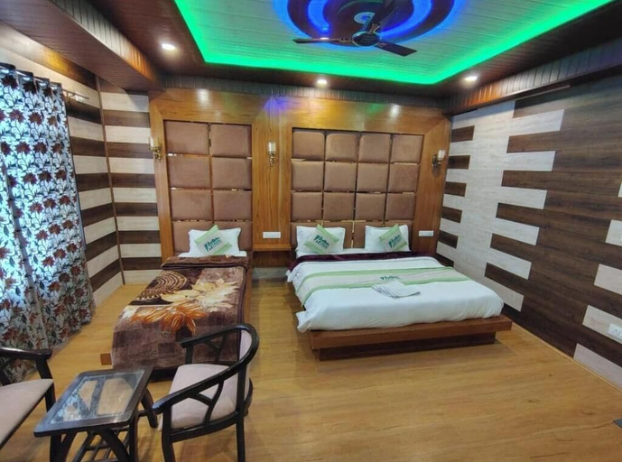 Others 3, Hotel Golden Eye, Srinagar