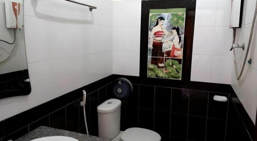 Bathroom 5, Khamsaner Hotel, Vientiane