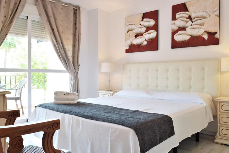 Room 4, Villa Anna - 4 Bedrooms F-3, Málaga