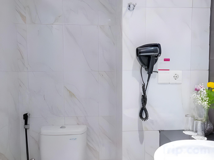 bathroom 10
