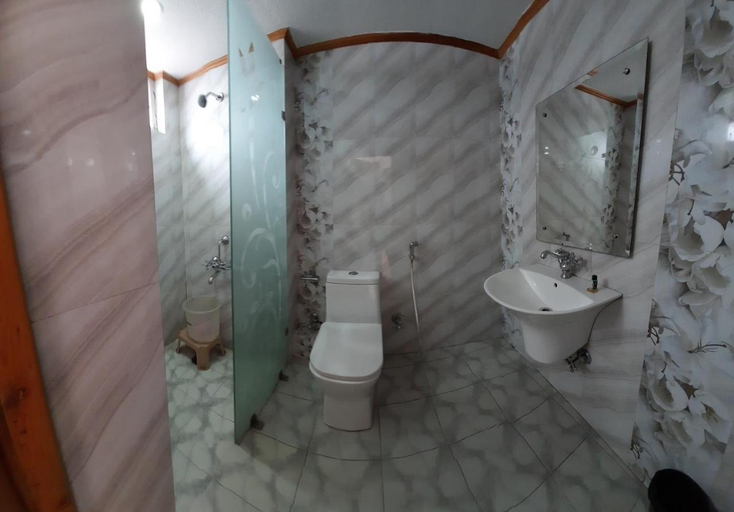 Bathroom 3, Hotel Lords Regency - Connected to the Mall Road, Shimla