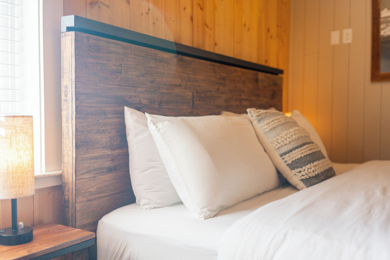 Bedroom 3, Shasta View Lodge, Siskiyou