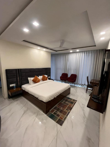 1, Hotel Barog Heights, Solan