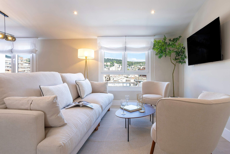 Room 5, Exclusive Penthouse With Private Terrace in Granada San Anton 402, Granada